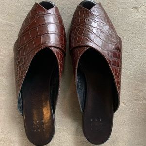 Trademark leather sandals, size 40 chocolate brown